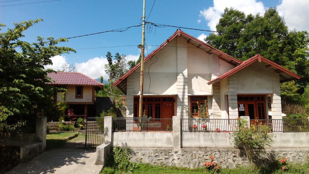 Radiya Guesthouse Sembalunlawang Exterior foto